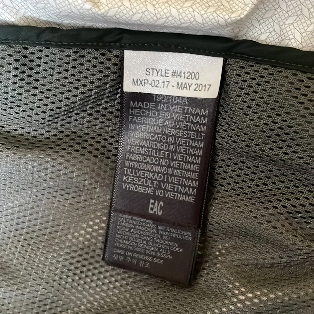Marmot raincoat/windbreaker - Picture 8 of 8
